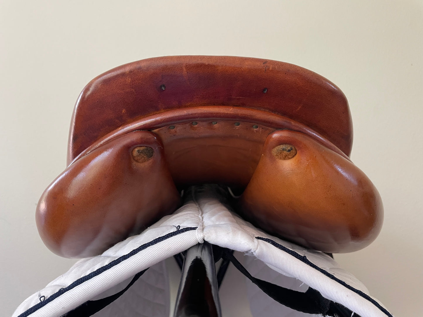 18 - 2011 Butet “P” Full Leather (No Knee Rolls), 2.25 Flap - Very Nice