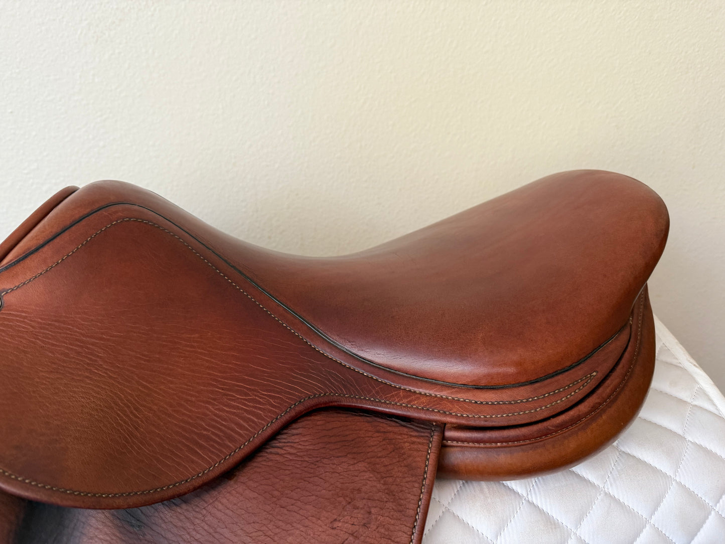 "Antares Saddle 17" Seat