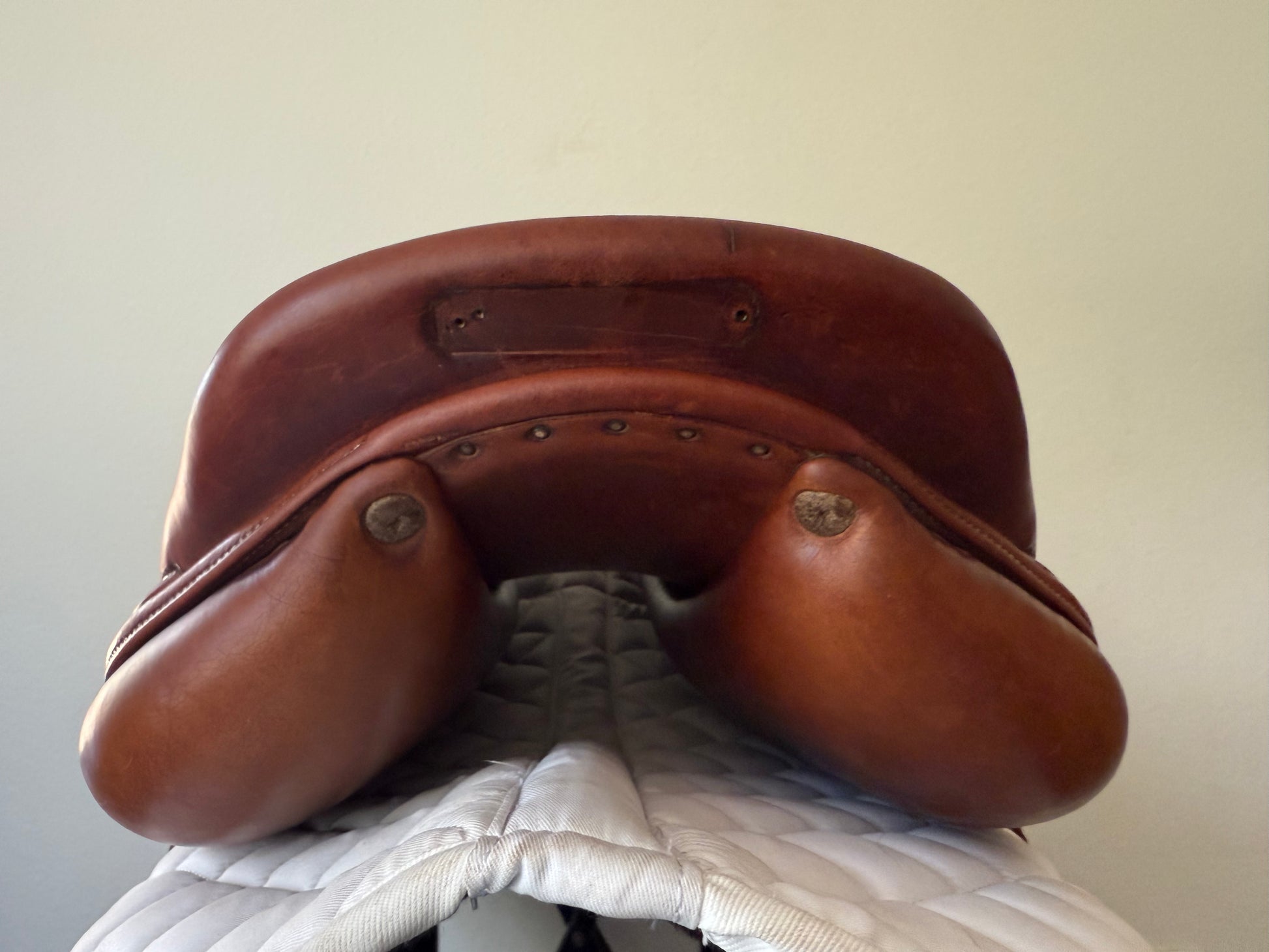 Antares Saddle Brown 17" Seat Calf Leather