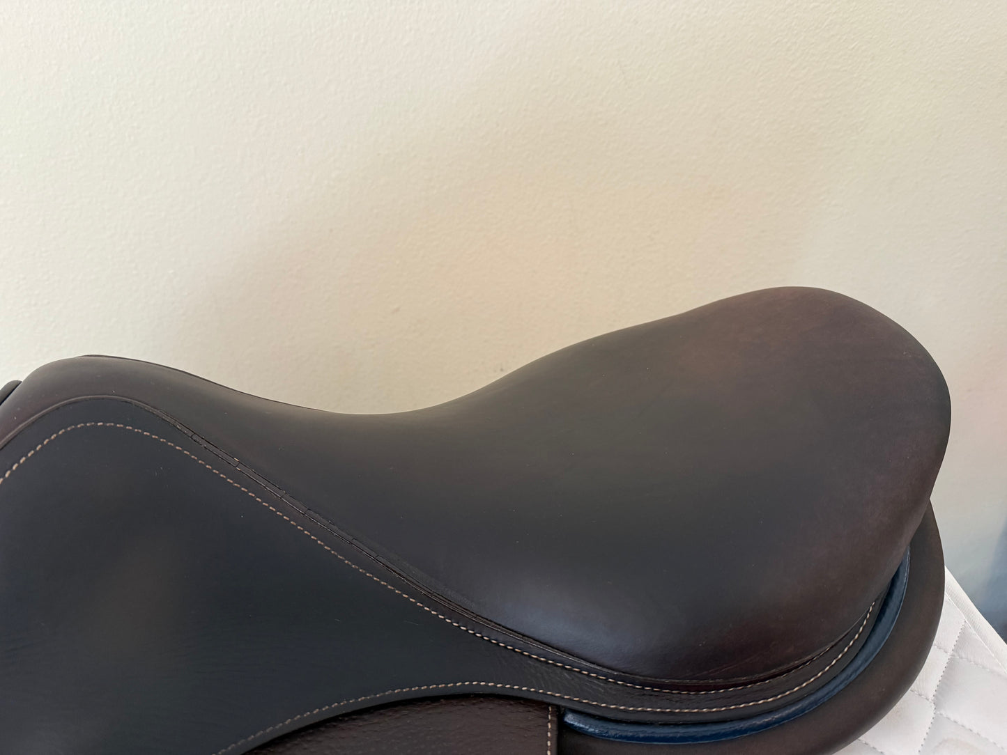 17.5 - 2023 Voltaire Palm Beach, 3AAA, Pro Panel, Measures Wide - Excellent Condition