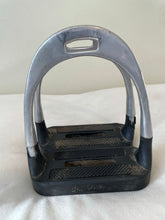 Stirrups metal with rubber overlay 4.75” (Light weight)- Nice Design