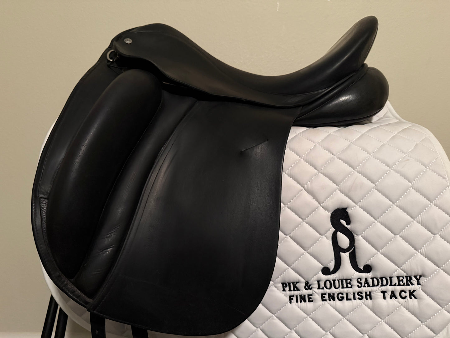 17.5 - 2007 Custom Saddlery Wolfgang Solo Dressage - Good Condition