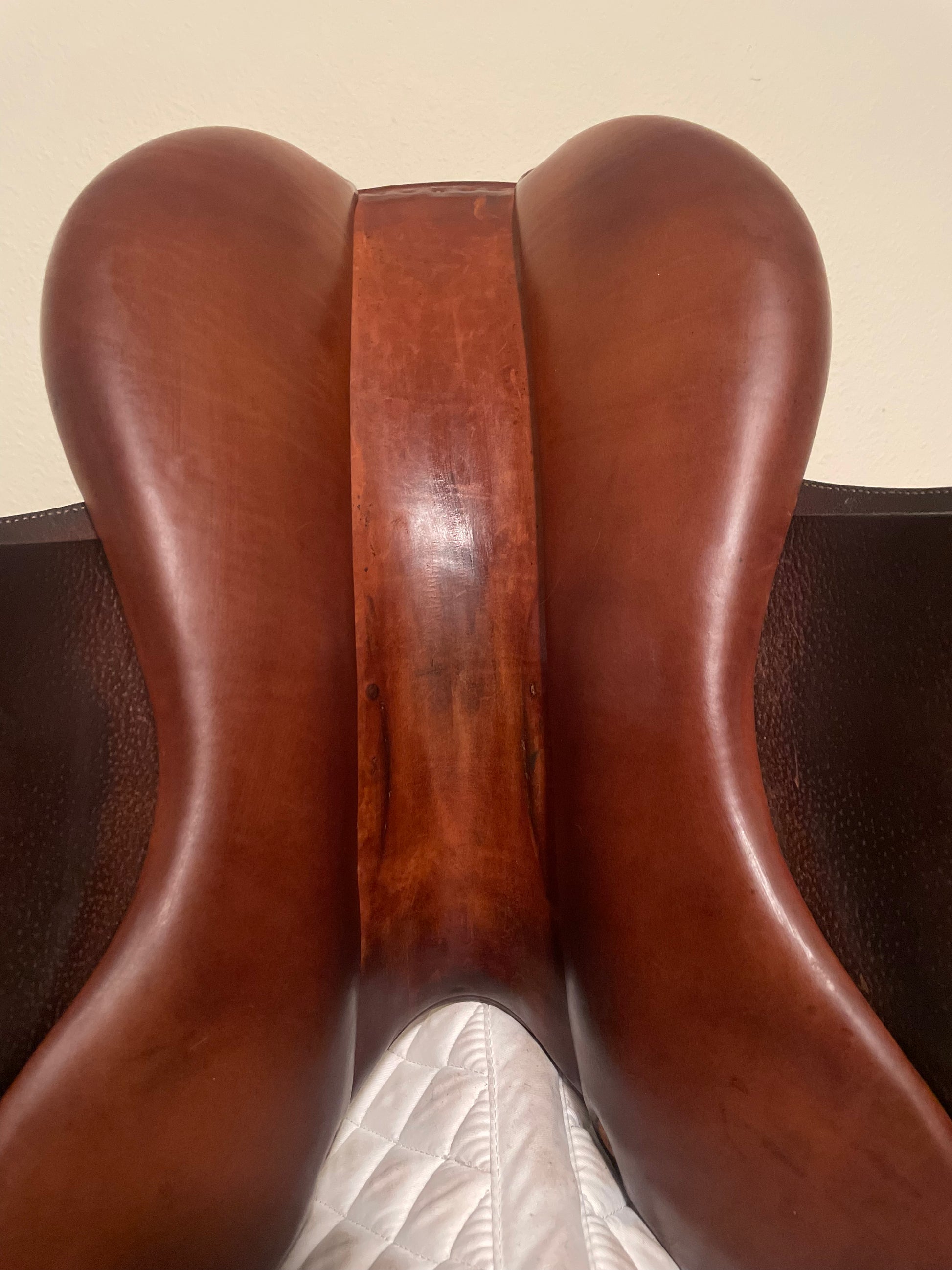 17" Butet Saddle "L" Seat 1.5 Flap