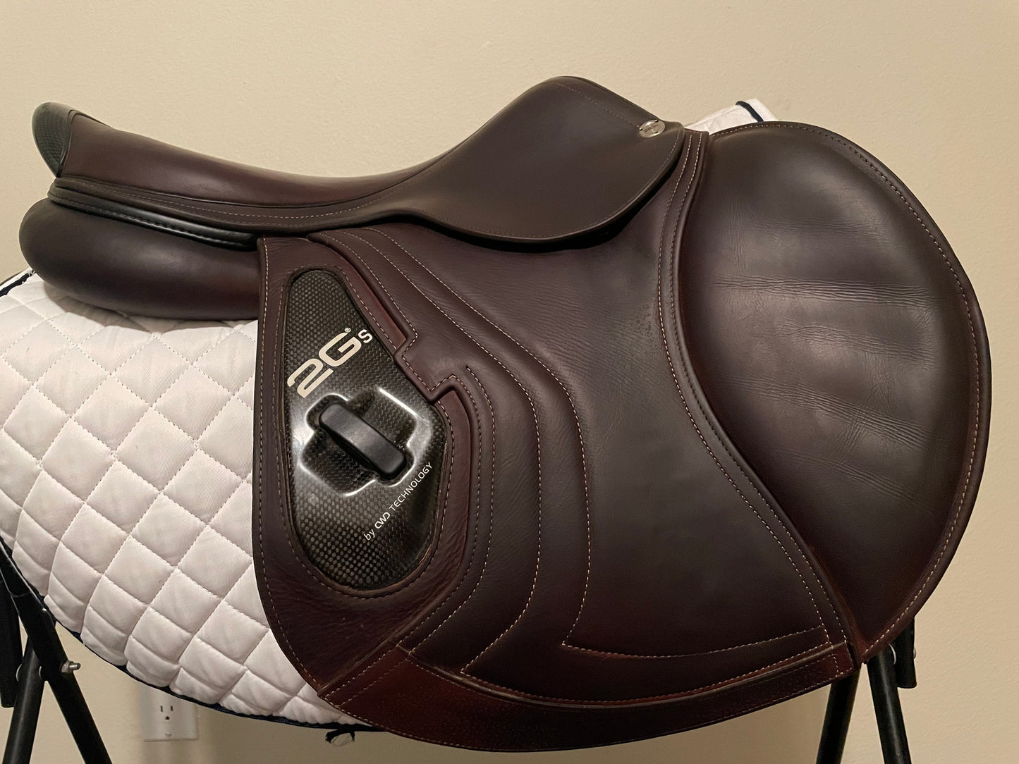 CWD 2gs Saddle SE25 17.5" Seat 2C Flap