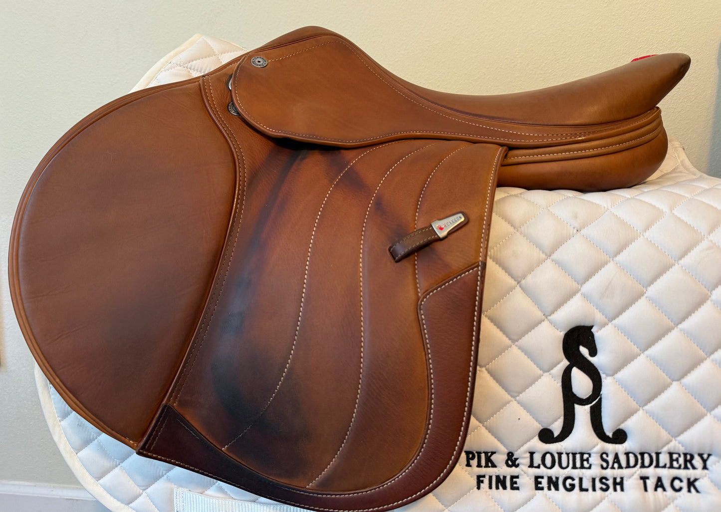 17 - 2024 Equipe Allegra, Normal/Forward Flap, Medium - Exceptional Condition