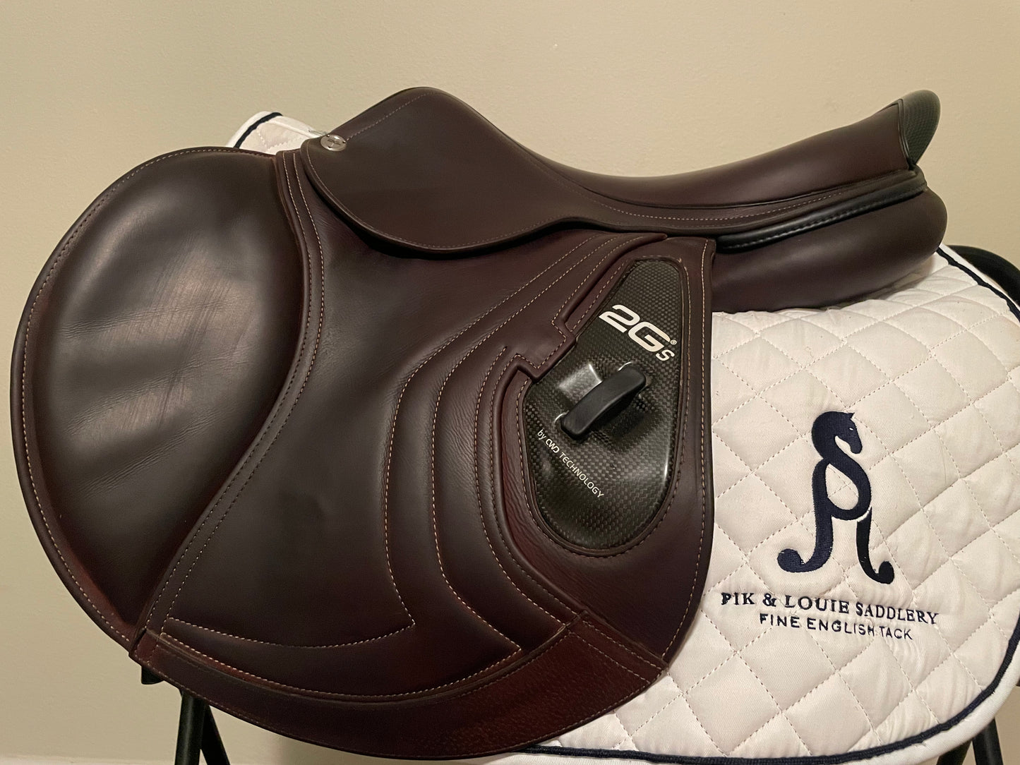 CWD 2gs Saddle SE25 17.5" Seat 2C Flap