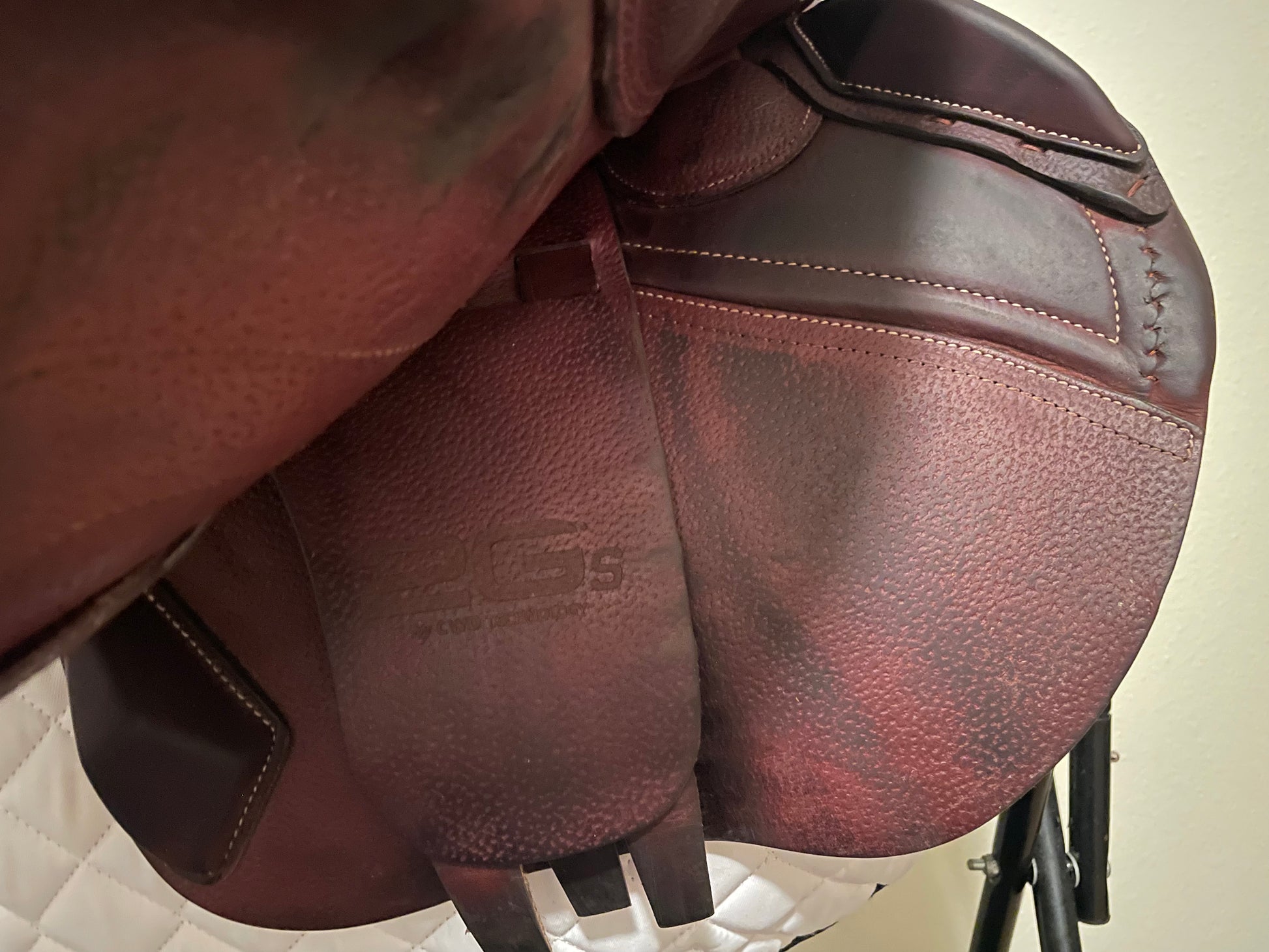 CWD 2gs Saddle SE25 17.5" Seat 2C Flap