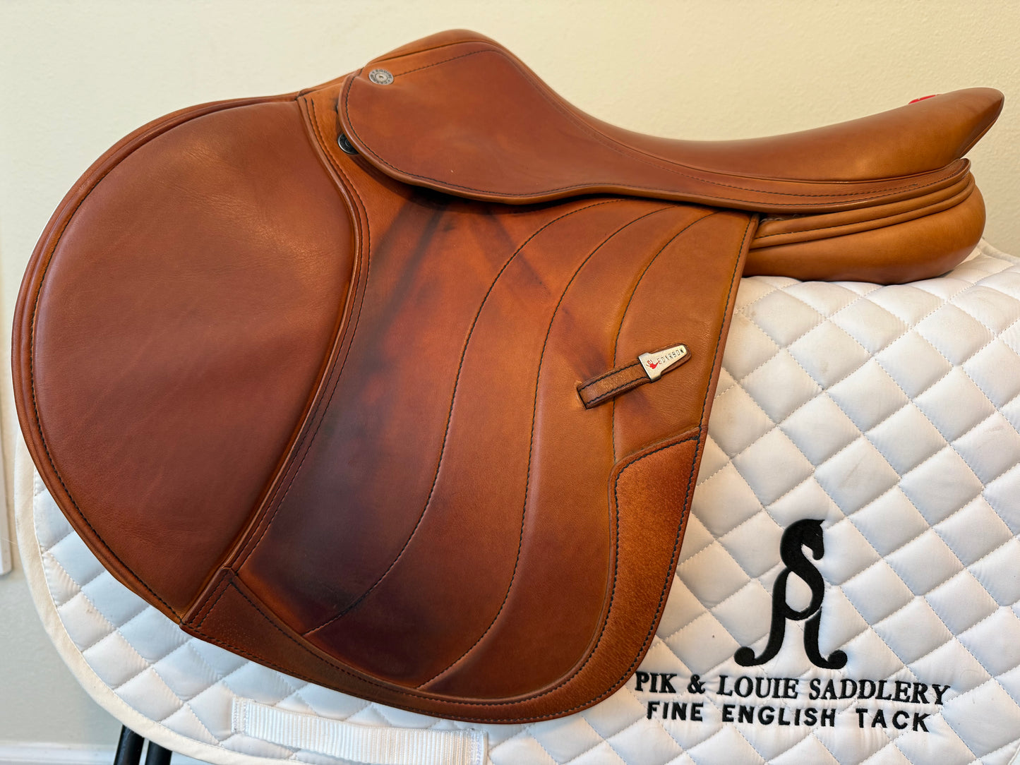 17 - 2024 Equipe Allegra, Normal/Forward Flap, Medium - Exceptional Condition