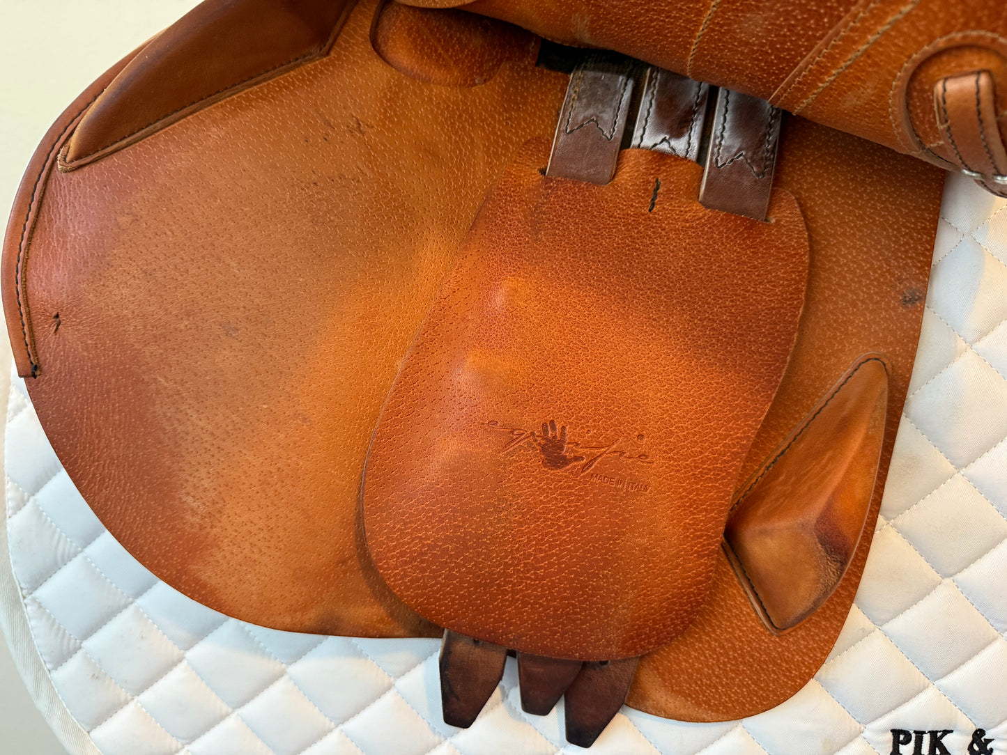 17 - 2024 Equipe Allegra, Normal/Forward Flap, Medium - Exceptional Condition