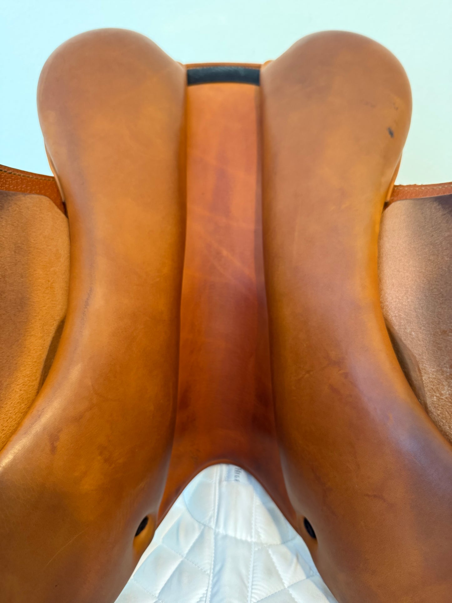 17 - 2024 Equipe Allegra, Normal/Forward Flap, Medium - Exceptional Condition