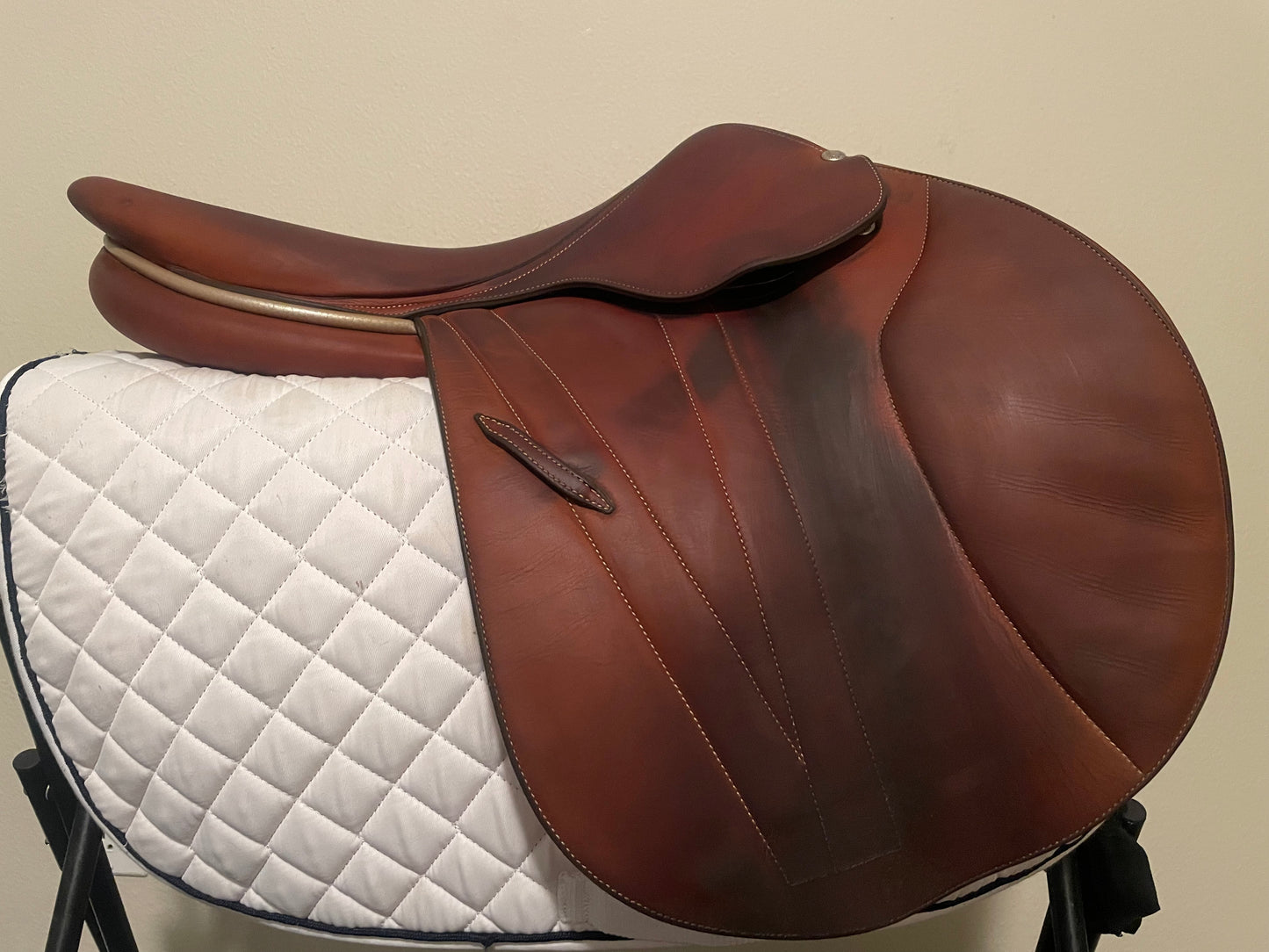 Butet Premium Saddle 18" Seat 2 Flap