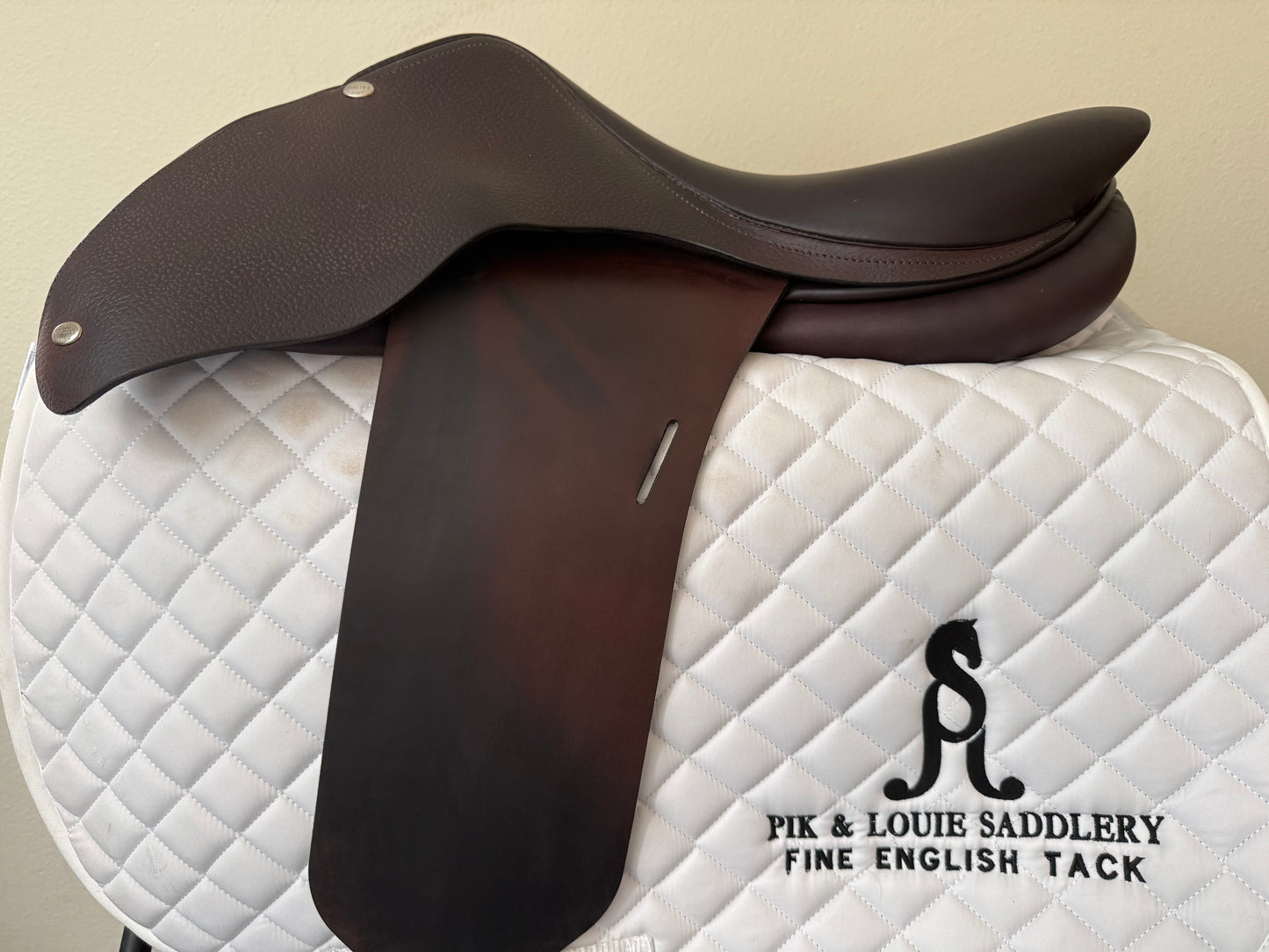 17.5 - 2023 Butet Practice “L” Seat, Nearly New!!!