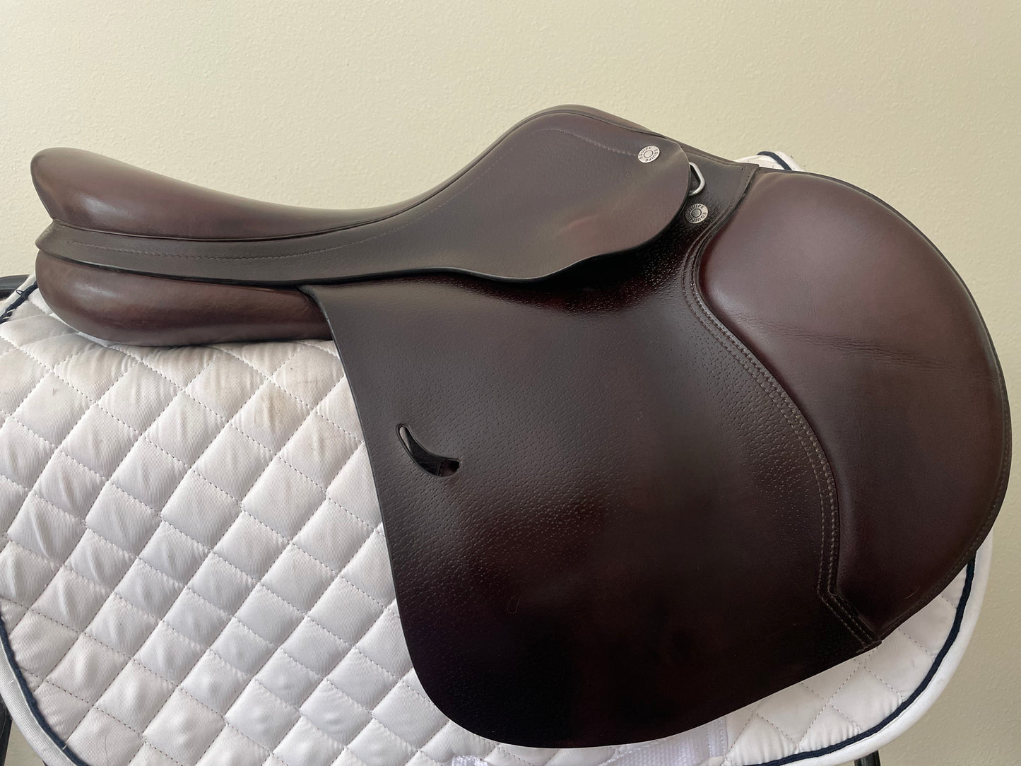 Equipe 16.5" Emporio Jumping Saddle