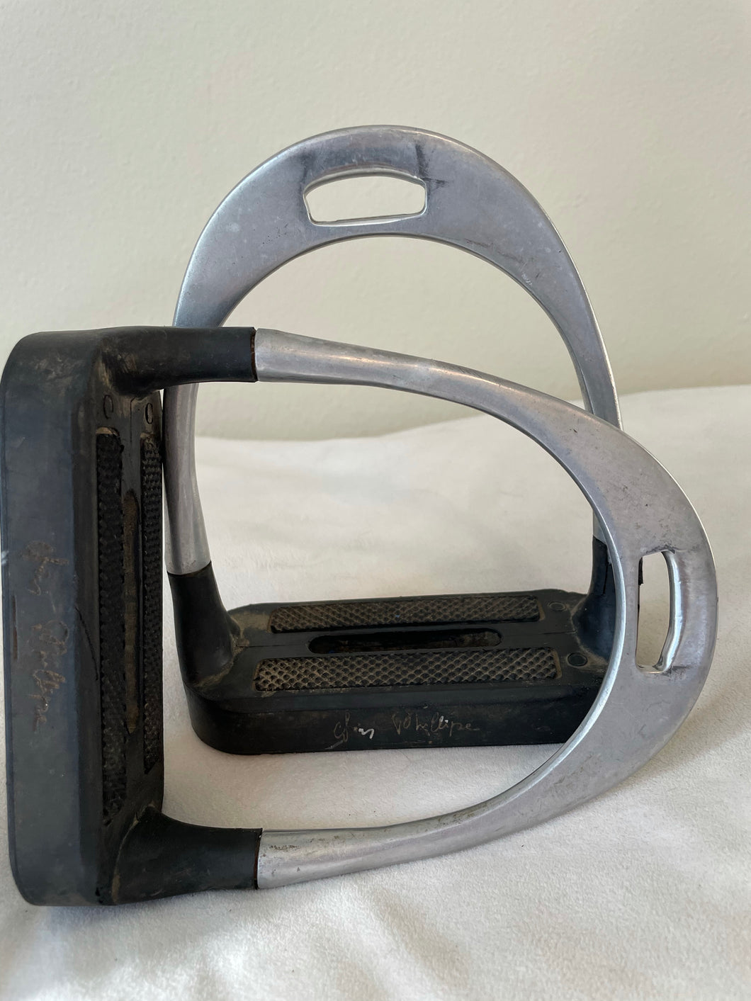 Stirrups metal with rubber overlay 4.75” (Light weight)- Nice Design